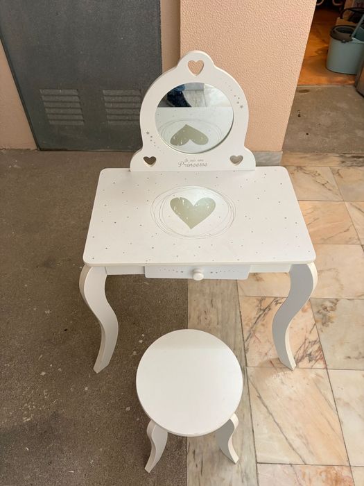 Vendo tocador de criança  + banco