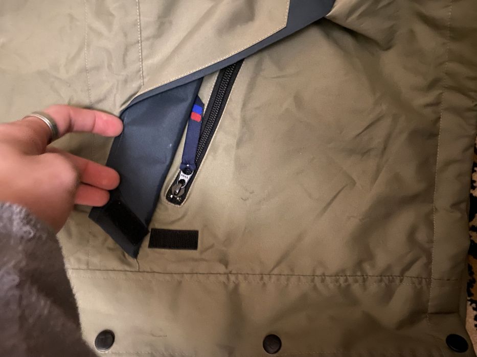 ветровка berghaus driaqua technology темно знленого кольору