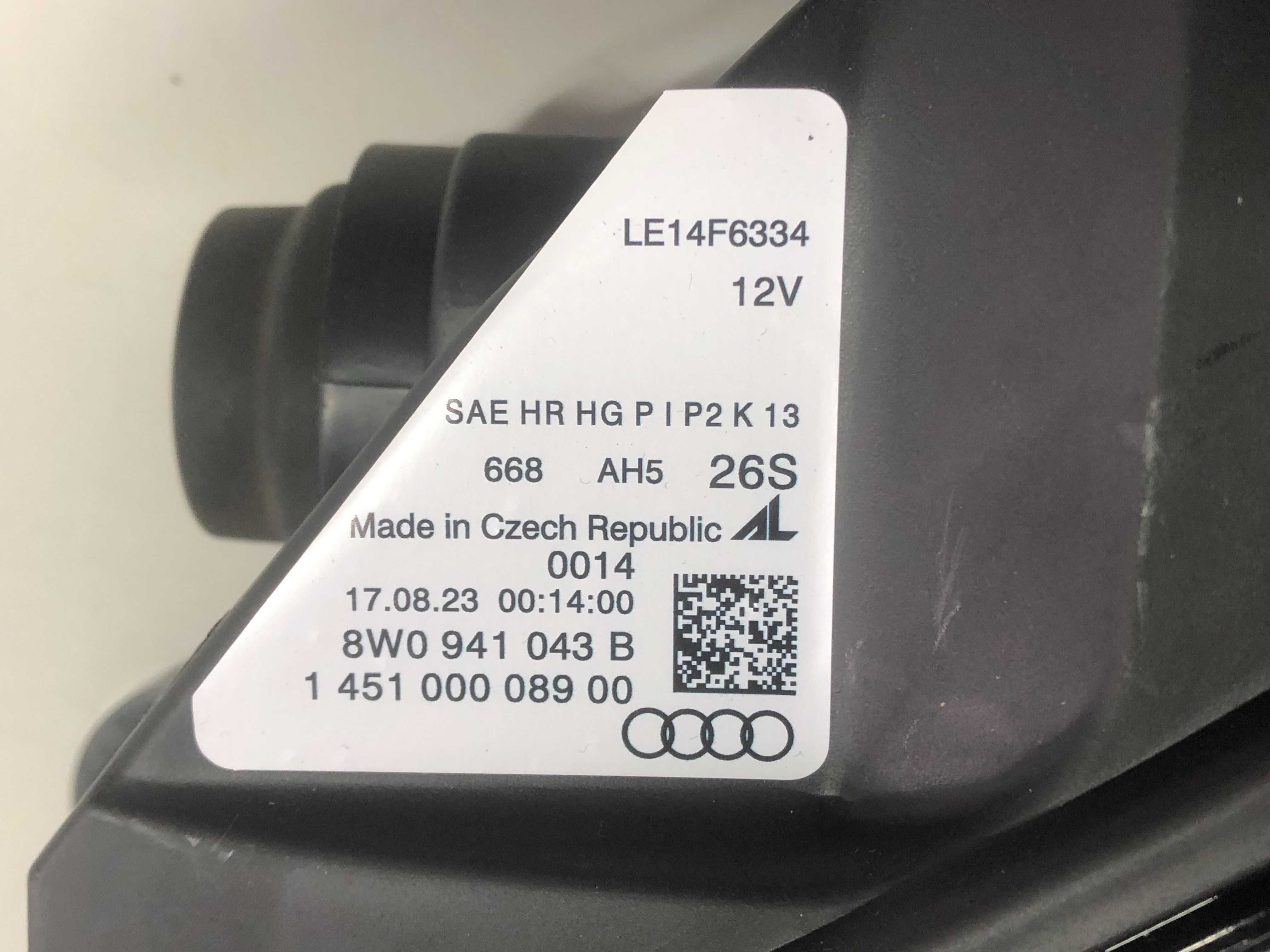 Audi A4 B9 Xenon 8W0941043B / 8W0941005 фара ліва комплектна