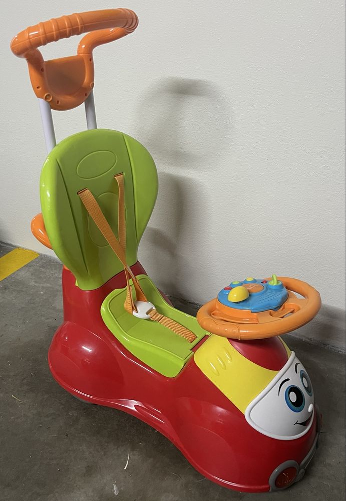 Carrinho de Bebé com música