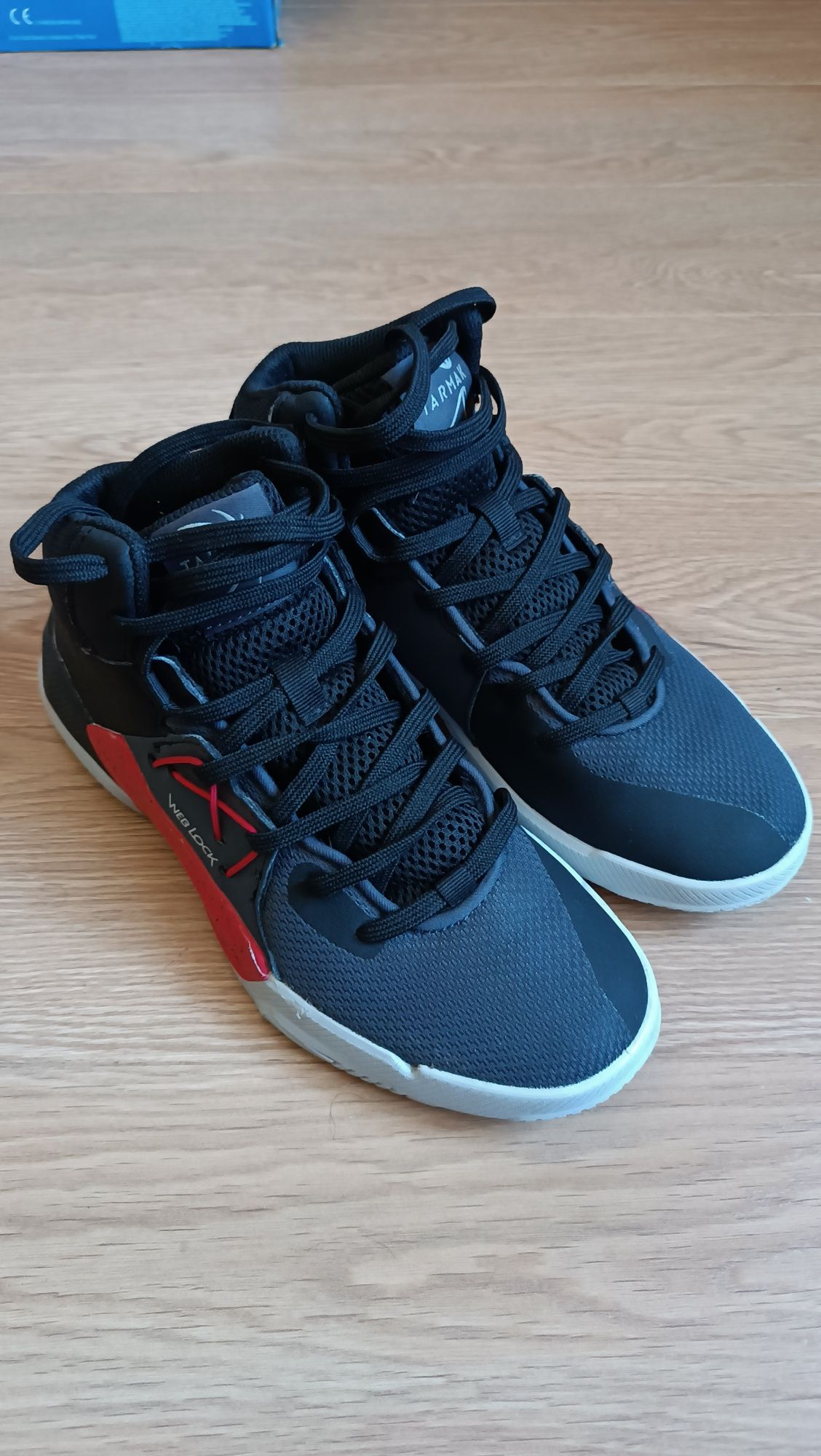 Sapatilhas Pretas de Basket 
Artigo usado apenas 1 vez.
Comprado recen