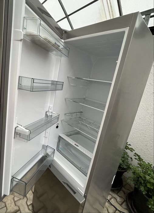 Sharp lodowka z zamrazalnikiem wolnostojaca srebrna 1