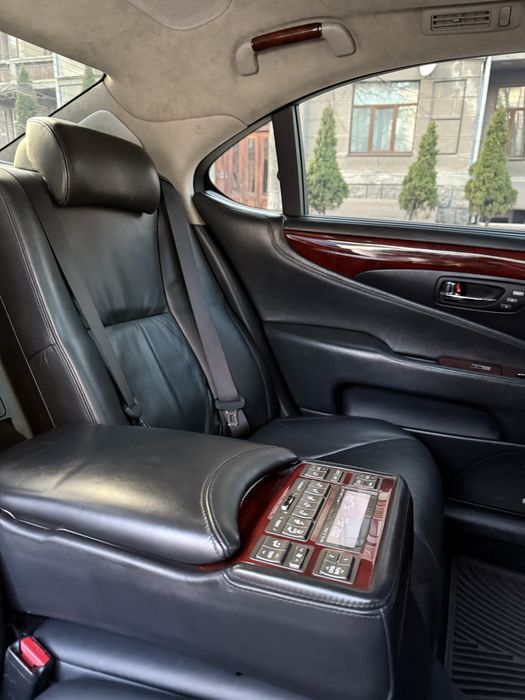 Продам lexus ls 600 hl