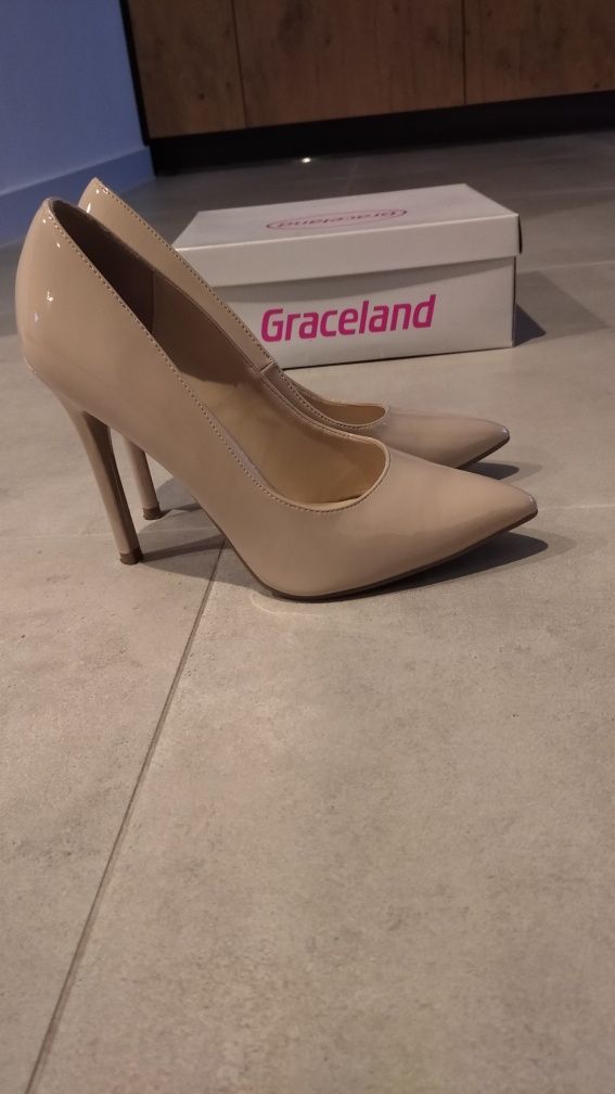 Nowe szpilki Graceland