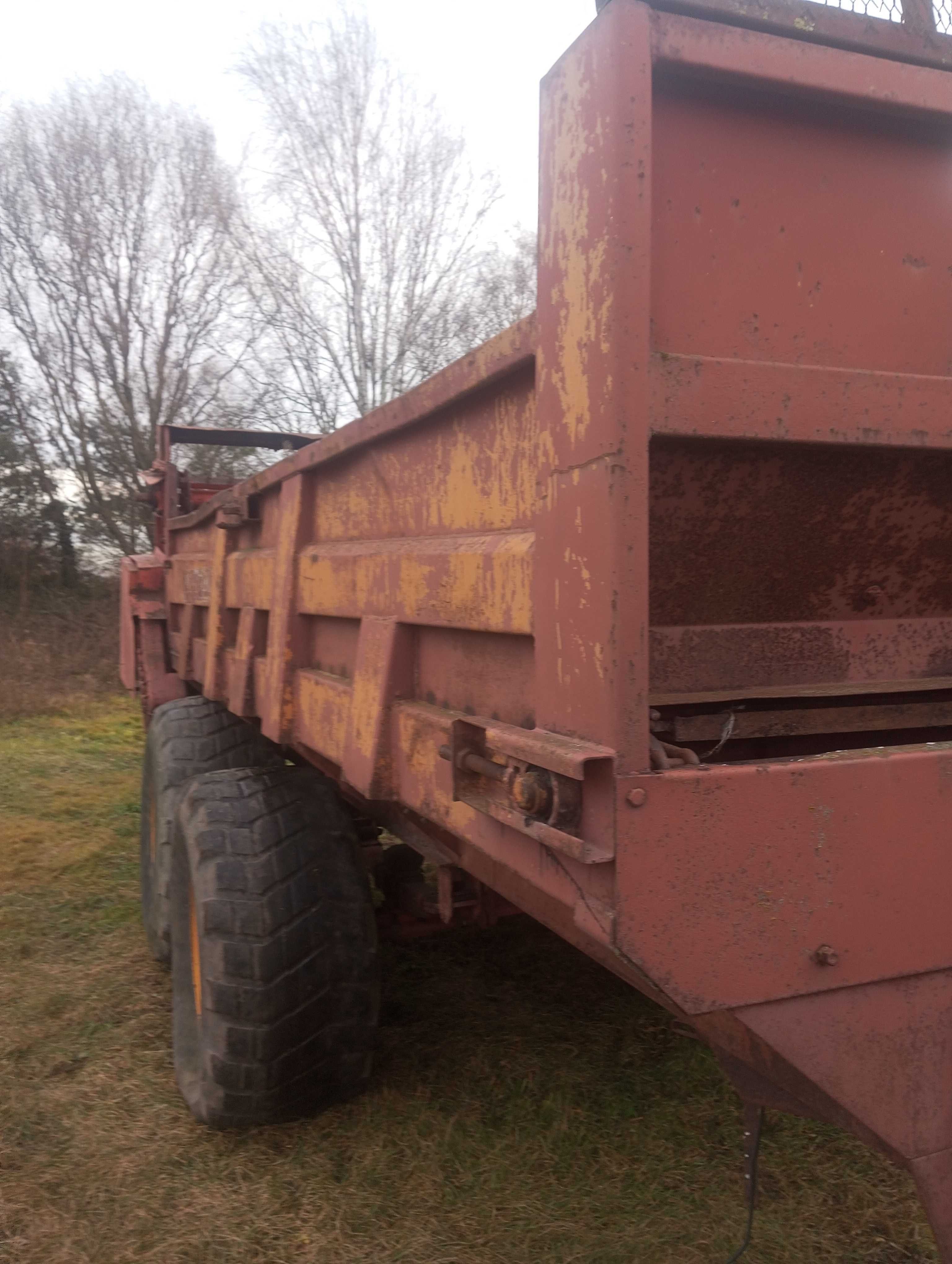 Sprzedam rozrzutnik obornika 10/8 t
