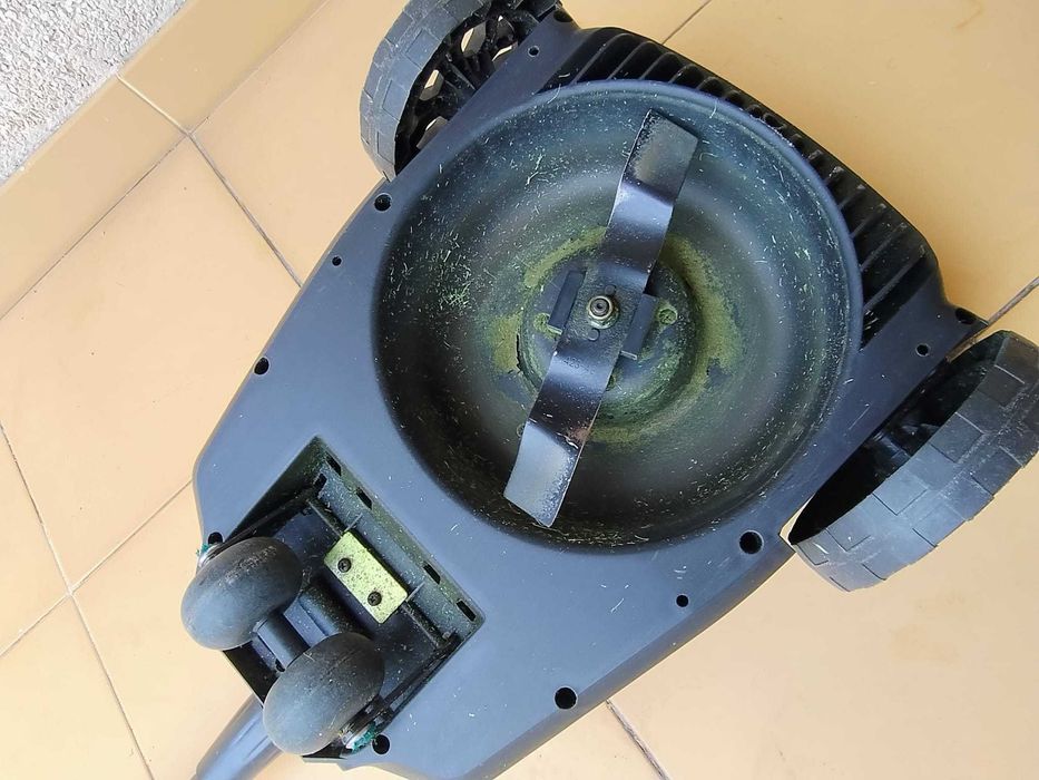 Kit Jardinagem (Cortador de relva, Roçadora, ancinho, e mais!)