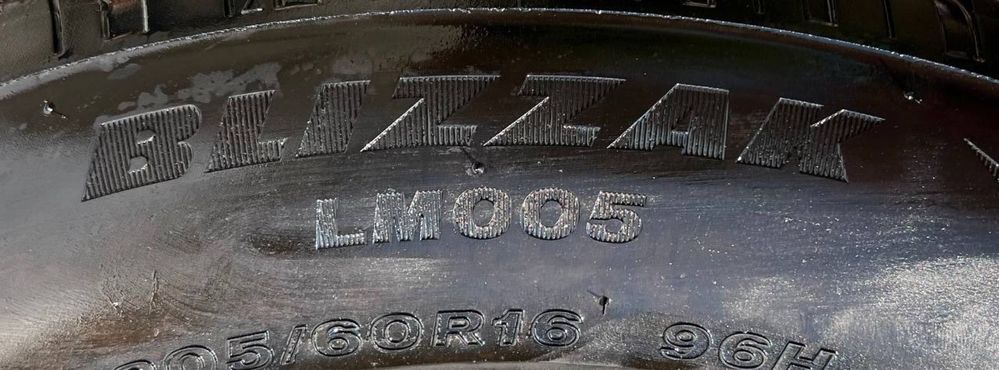 Шины б у 205/60R16 BRIDGESTONE BLIZZAK LM 005 зима
