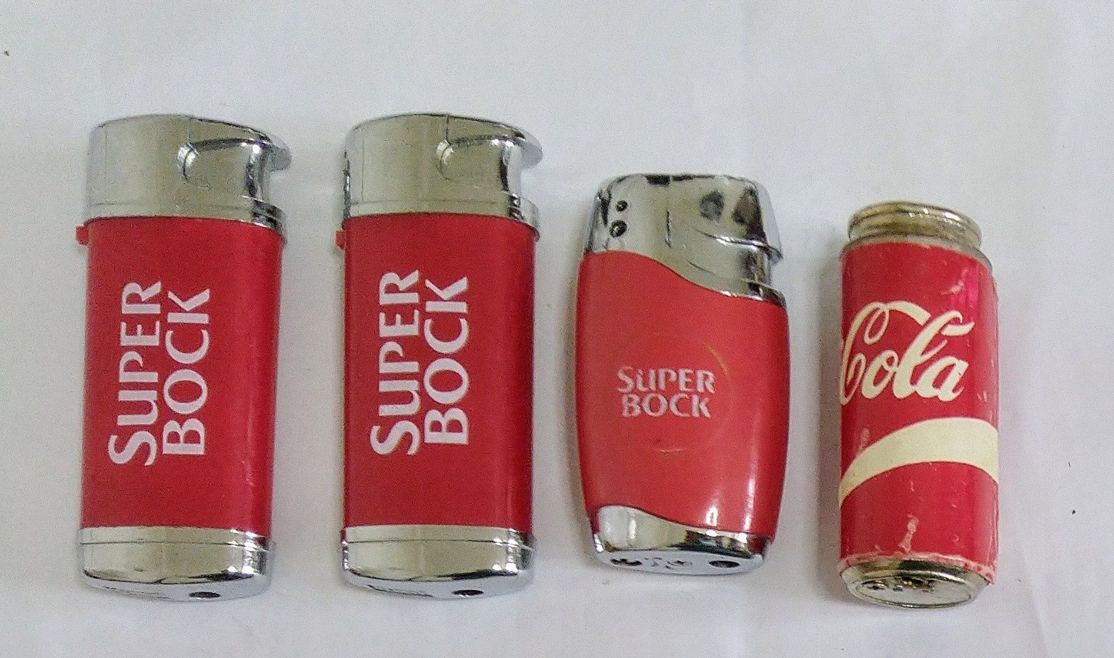 Isqueiros antigos Super Bock e Coca e embelema