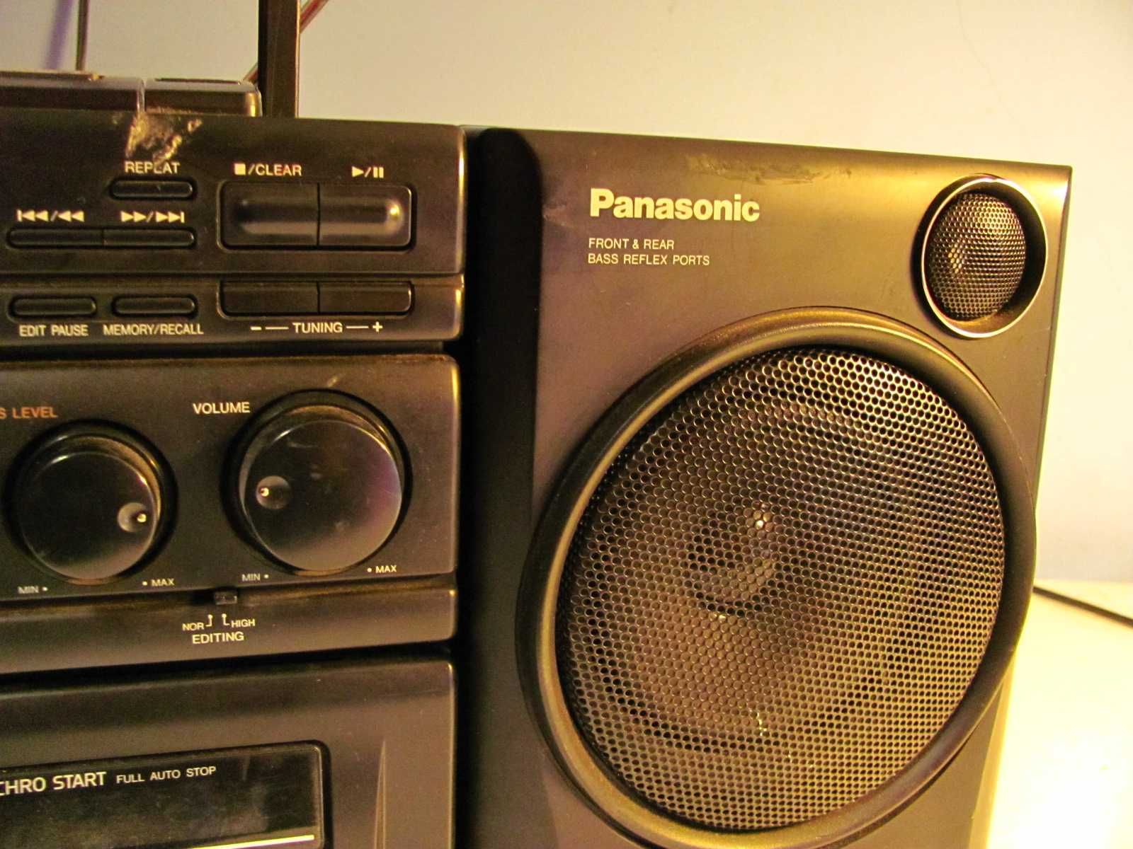 Radiomagnetofon kasetowy z  odtwarzaczem CD Panasonic RX-DT610