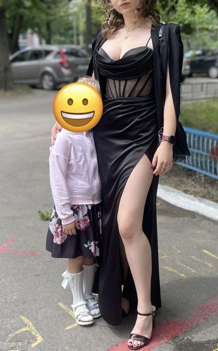 Гарна святкова корсетна сукня