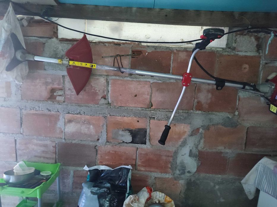 Máquina de cortar erva