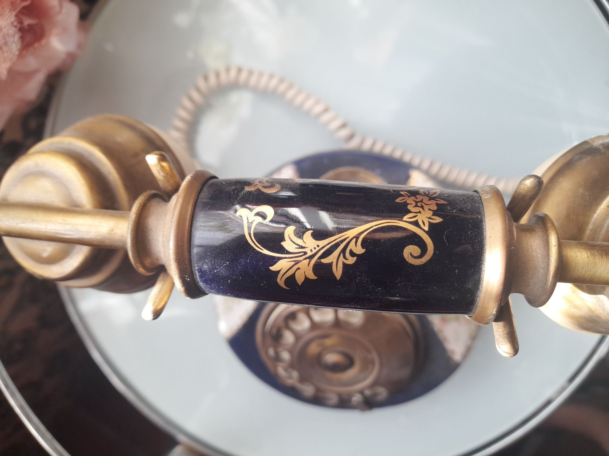 Telefone vintage em loiça pintado à mão