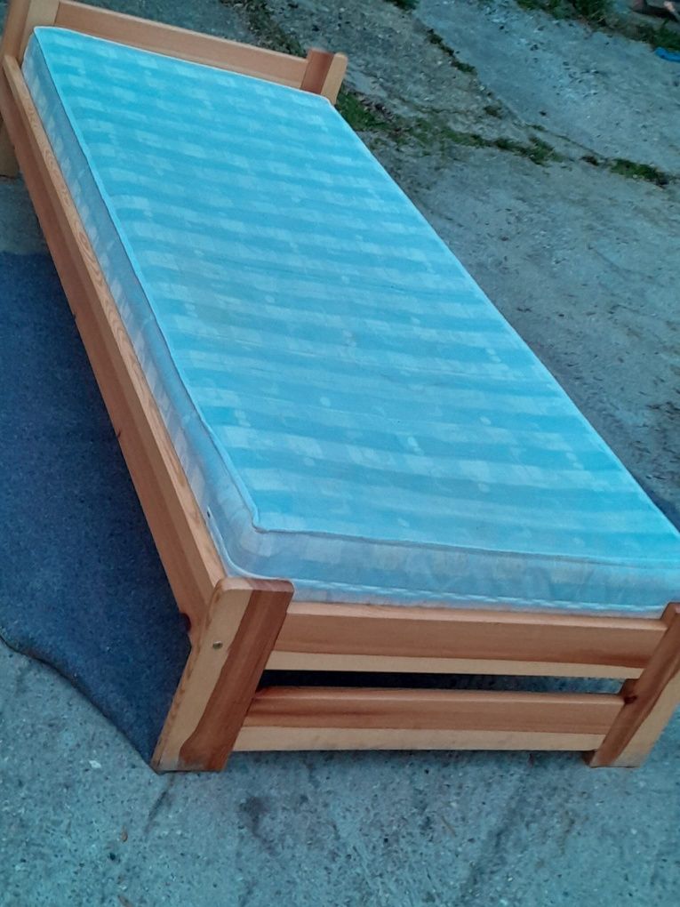 Łóżka używane z materacem lub bez
