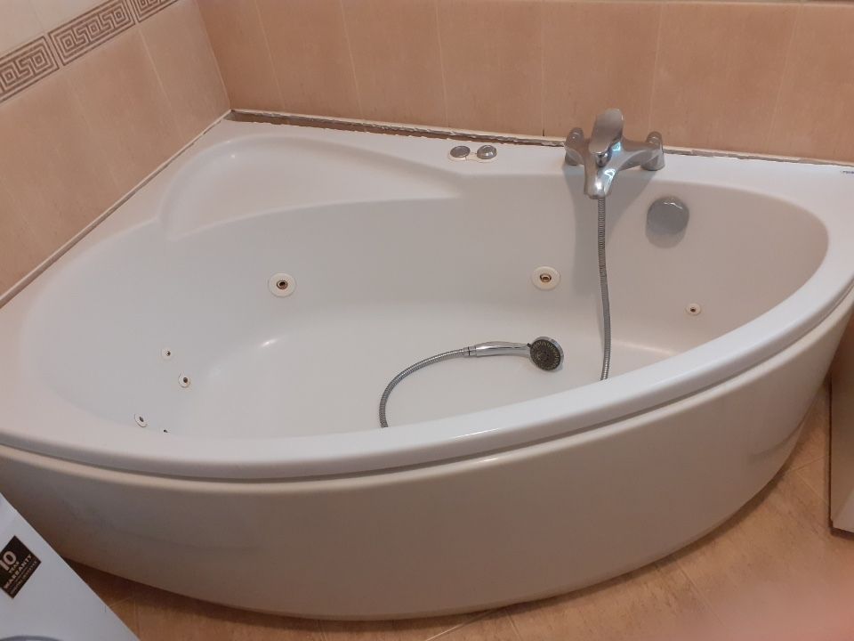 Wanna z hydromasażem sprawna, stan bardzo dobry