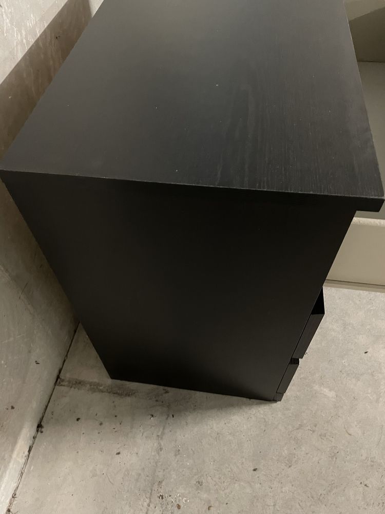 Cómoda castanho escuro