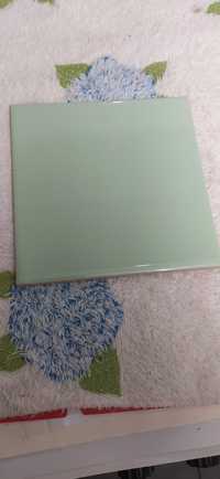 Płytki zielone (seledynowe) 15 cm x 15 cm PRL 18m2
