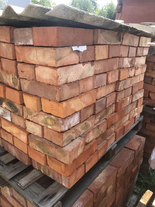 Хороша нова цегла М-150 в ідеальному стані.
