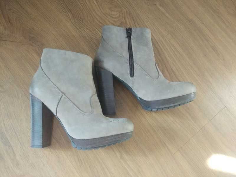 Botki na koreczku, skóra