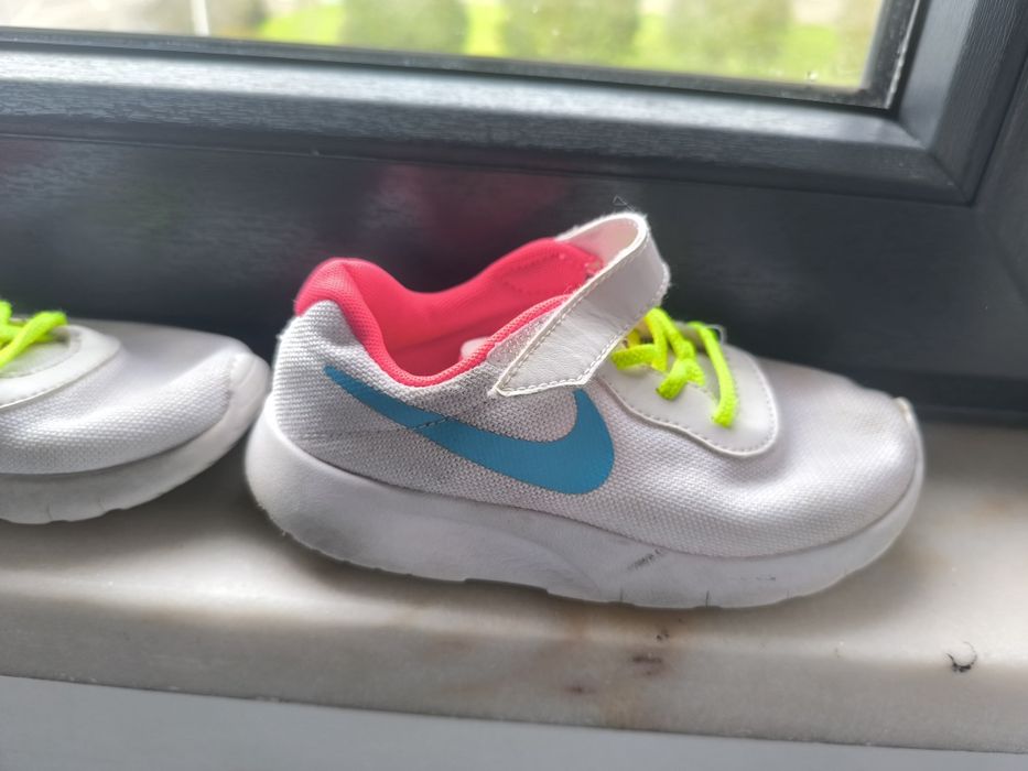 Tênis Nike tamanho 27