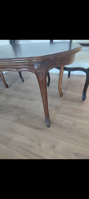 Stylowy Stolik z krzesłami do renowacji