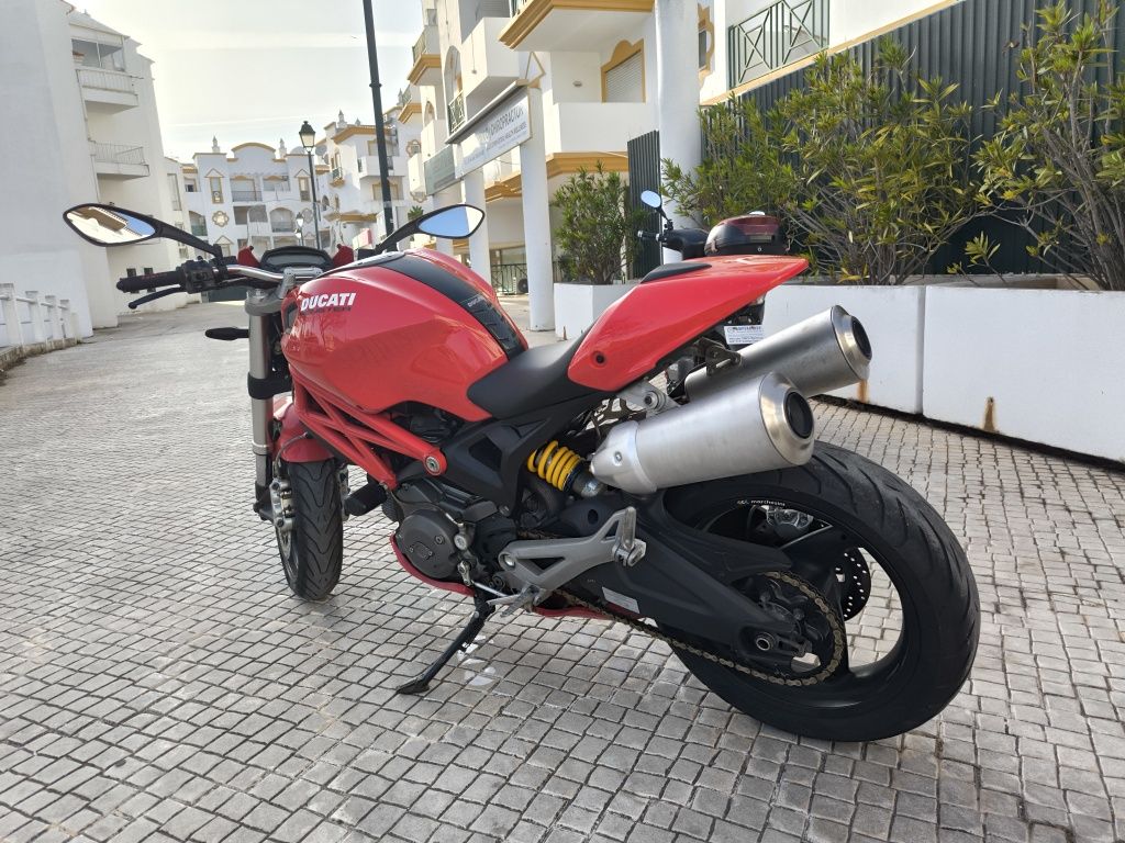 Ducati Monster 696