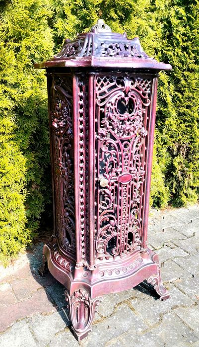 Kominek żeliwny z przełomu XIX i XX wieku - Bretania