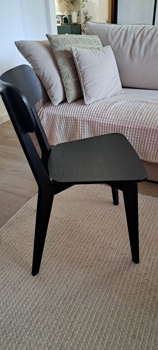 Krzesła czarne z Ikea