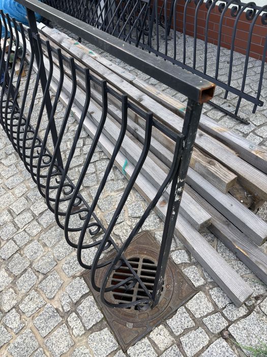 Elegancka barierka / balustrada na balkon stalowa spawana.