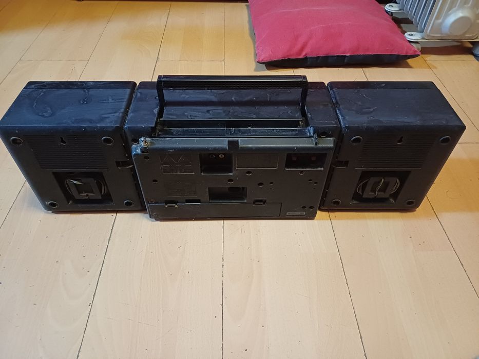 Radio cassete dos anos 80/90 para decoração  "vintage' não funciona.