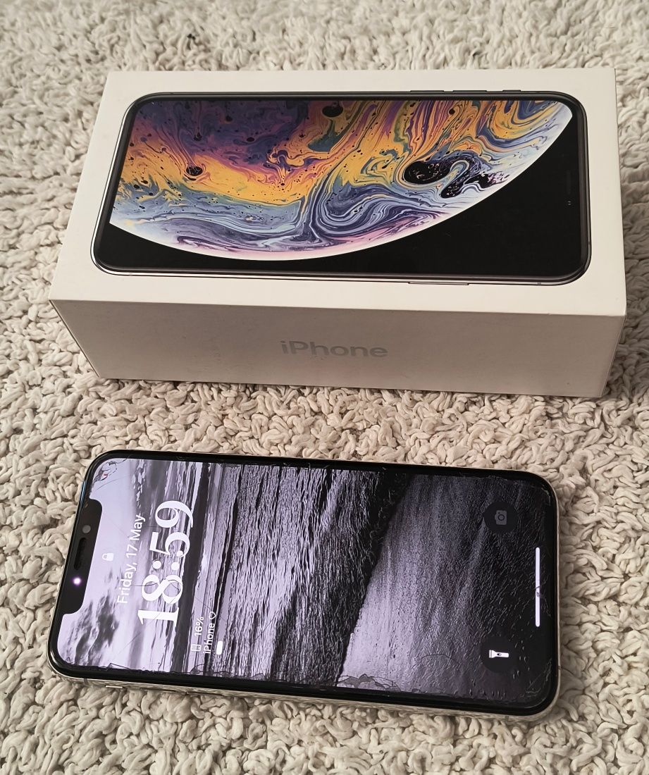 iPhone xs 256 GB kolor srebrny plus etui