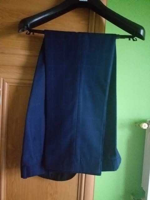 Elegancki młodzieżowy garnitur