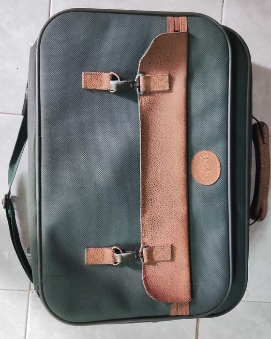 Mala de viagem de mão com alsa cor verde