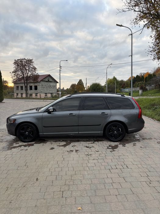 Свій автомобіль volvo v50 2009 1.6d