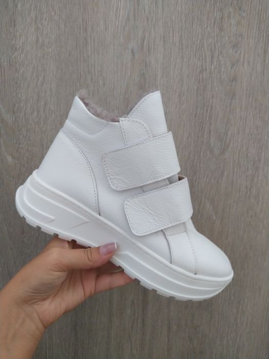 Хайтопи, кроси, зимові кросівки