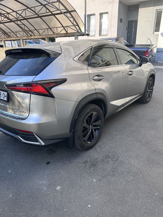 Легковой автомобиль Lexus NX 2021 року