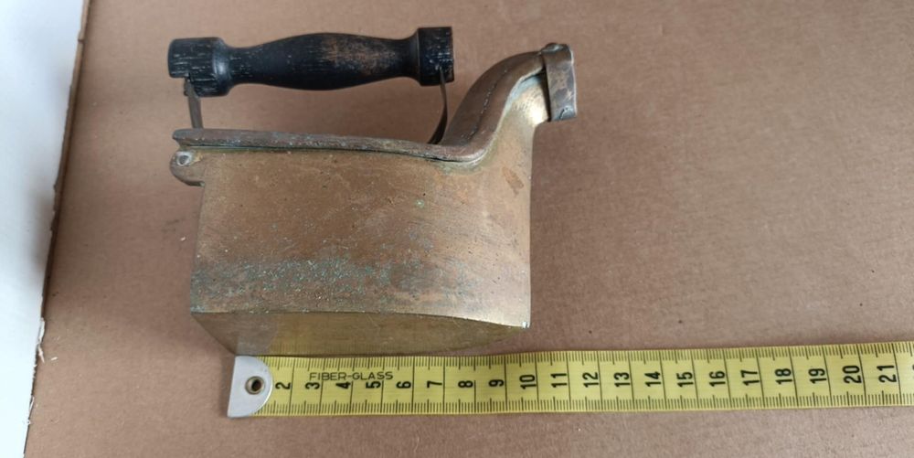 Ferro antigo de latão miniatura de brincar