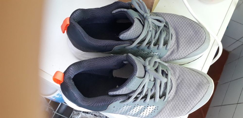 Tênis/ sapatilhas ADIDAS, Tam.8,5(42). Como novos.

Entrega em Vila Fr