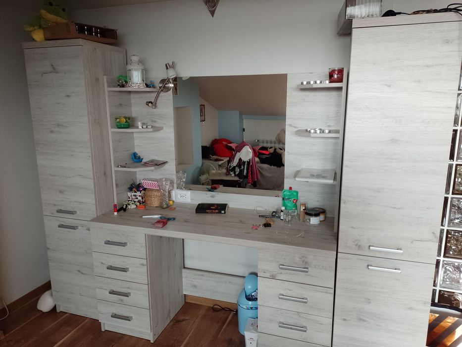Toaleta z lustrem