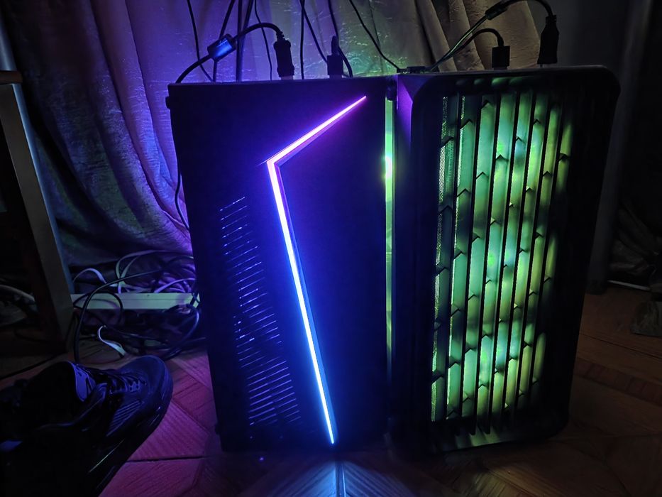 Duas torres gamer para venda