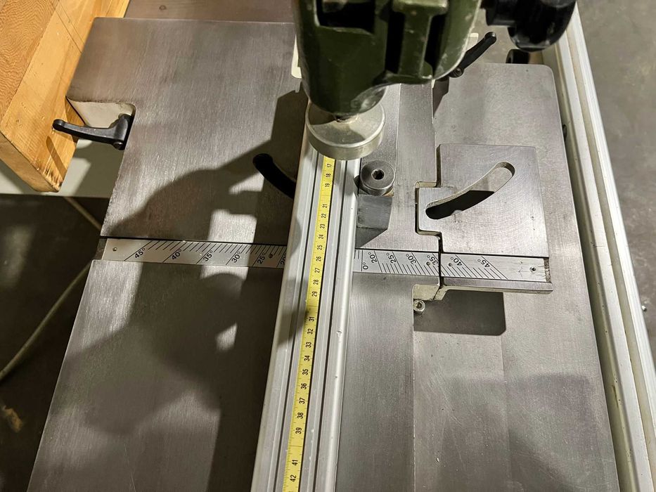 Frezarka dolnowrzecionowa SCM T130N