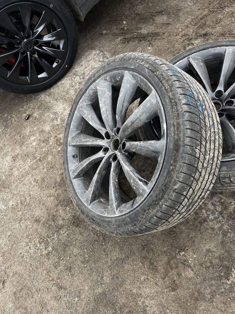 Продам диски колесные  R22 для Tesla Model X