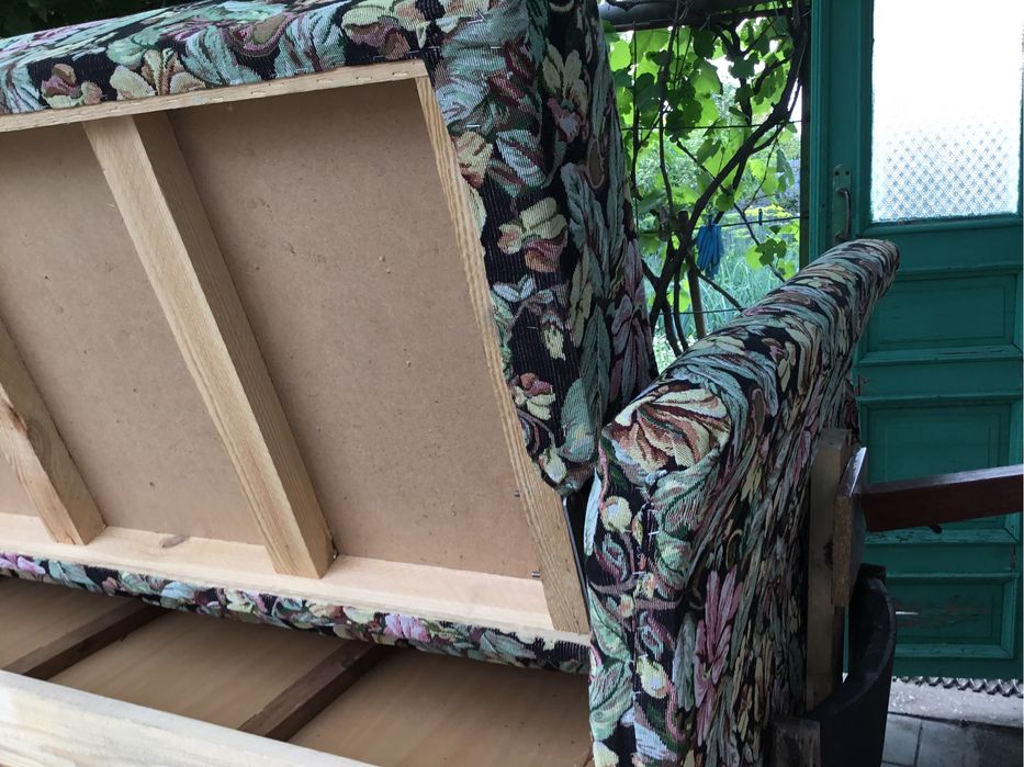 Диван раскладной т после реставрации