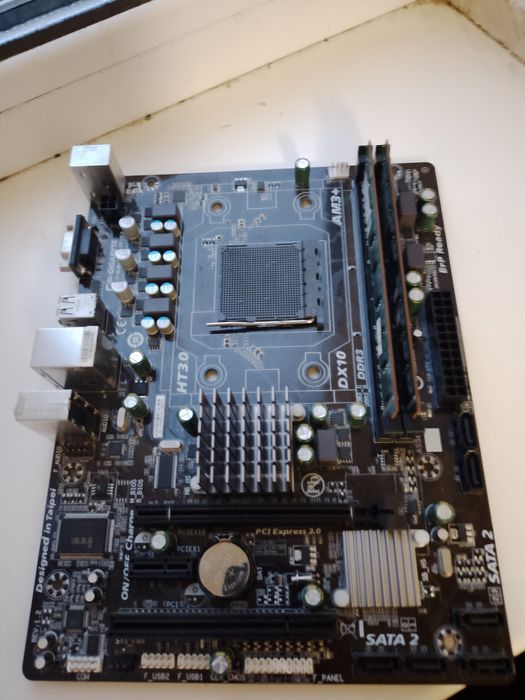 материнская плата на сокете AM3+