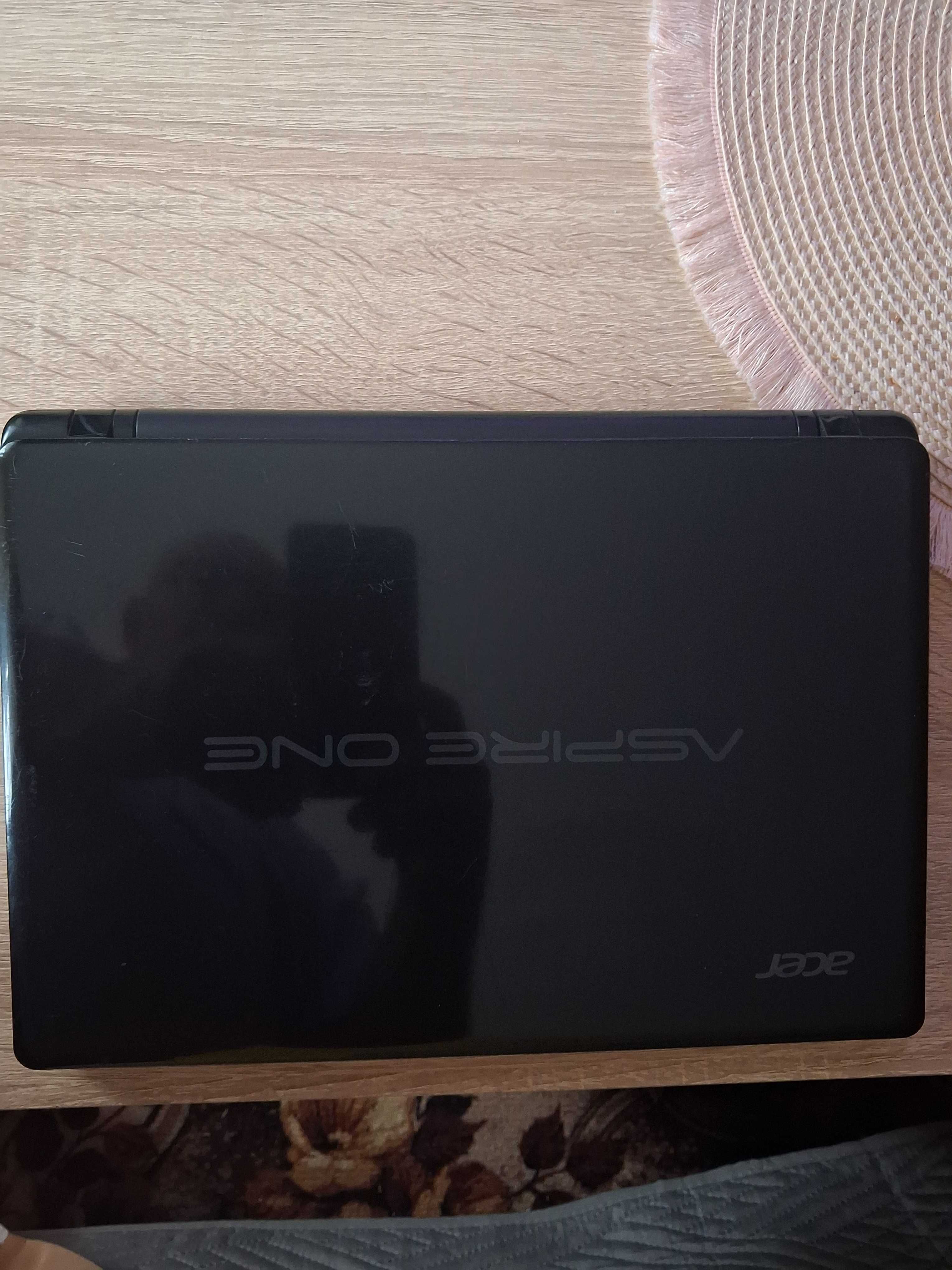 Acer One / Win 10 / Prc. 1 GH / 4 GB Ram