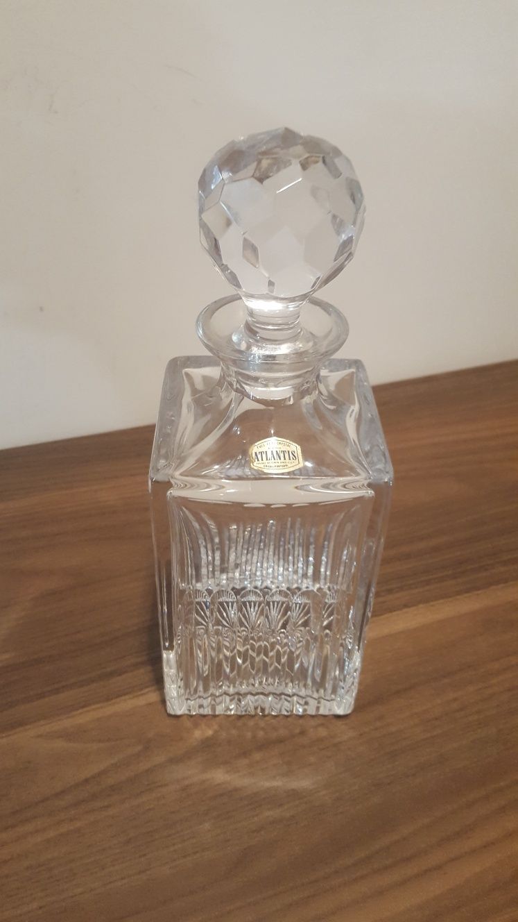 Conjunto de peças de cha e cafe e garrafas para whisky de cristal