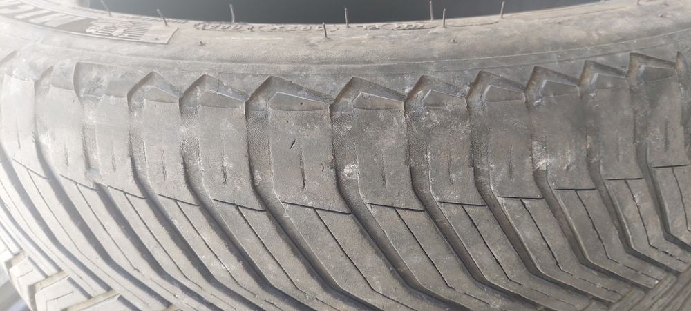 Michelin Cross Climate 2 235/45 R18