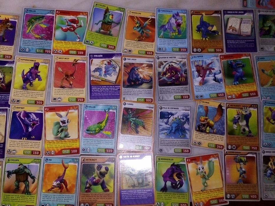 Conjunto de 180 Cartas Invizimals