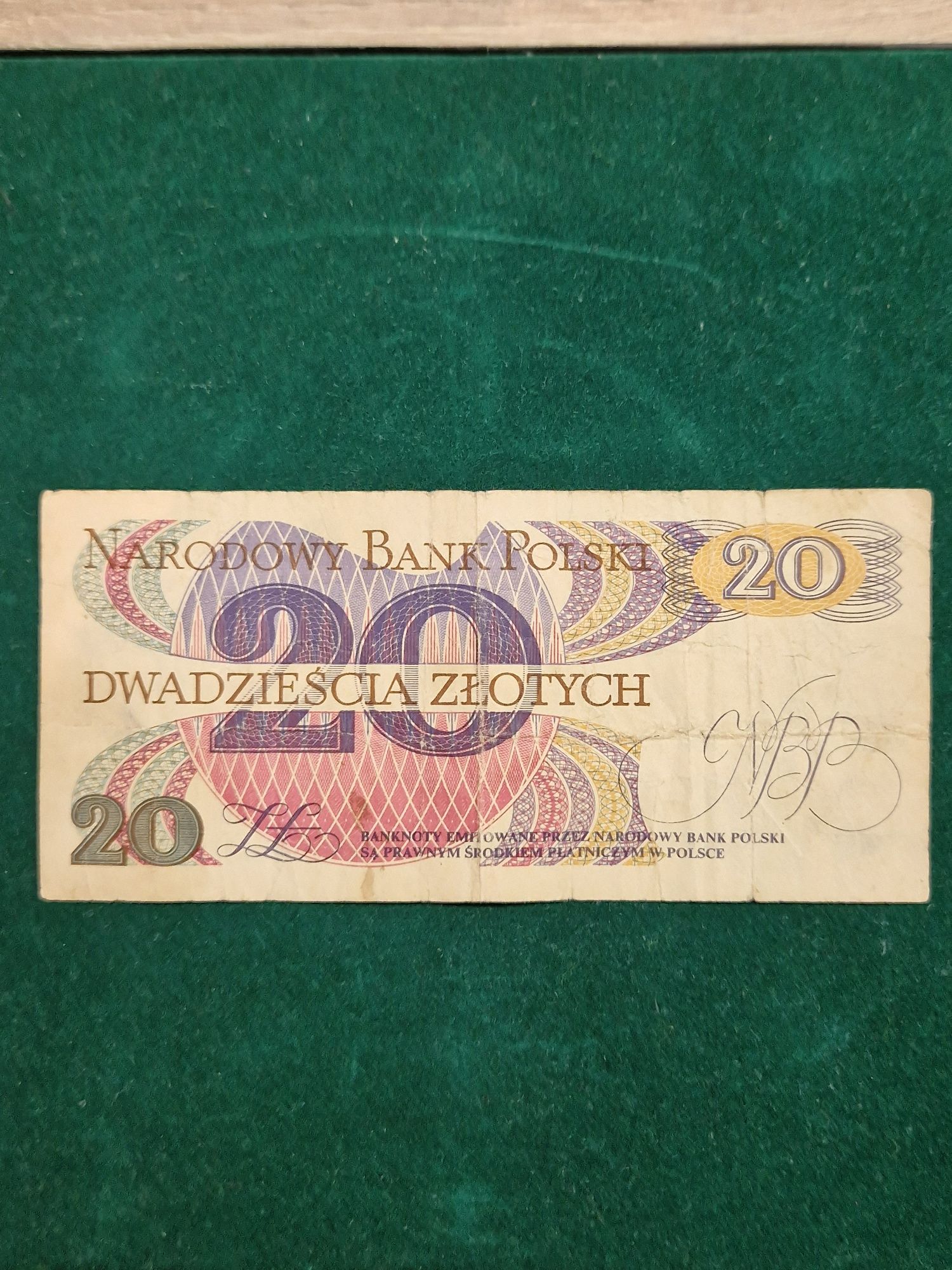 Stary banknot 20 złotych.