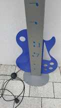lampa stojąca gitara
