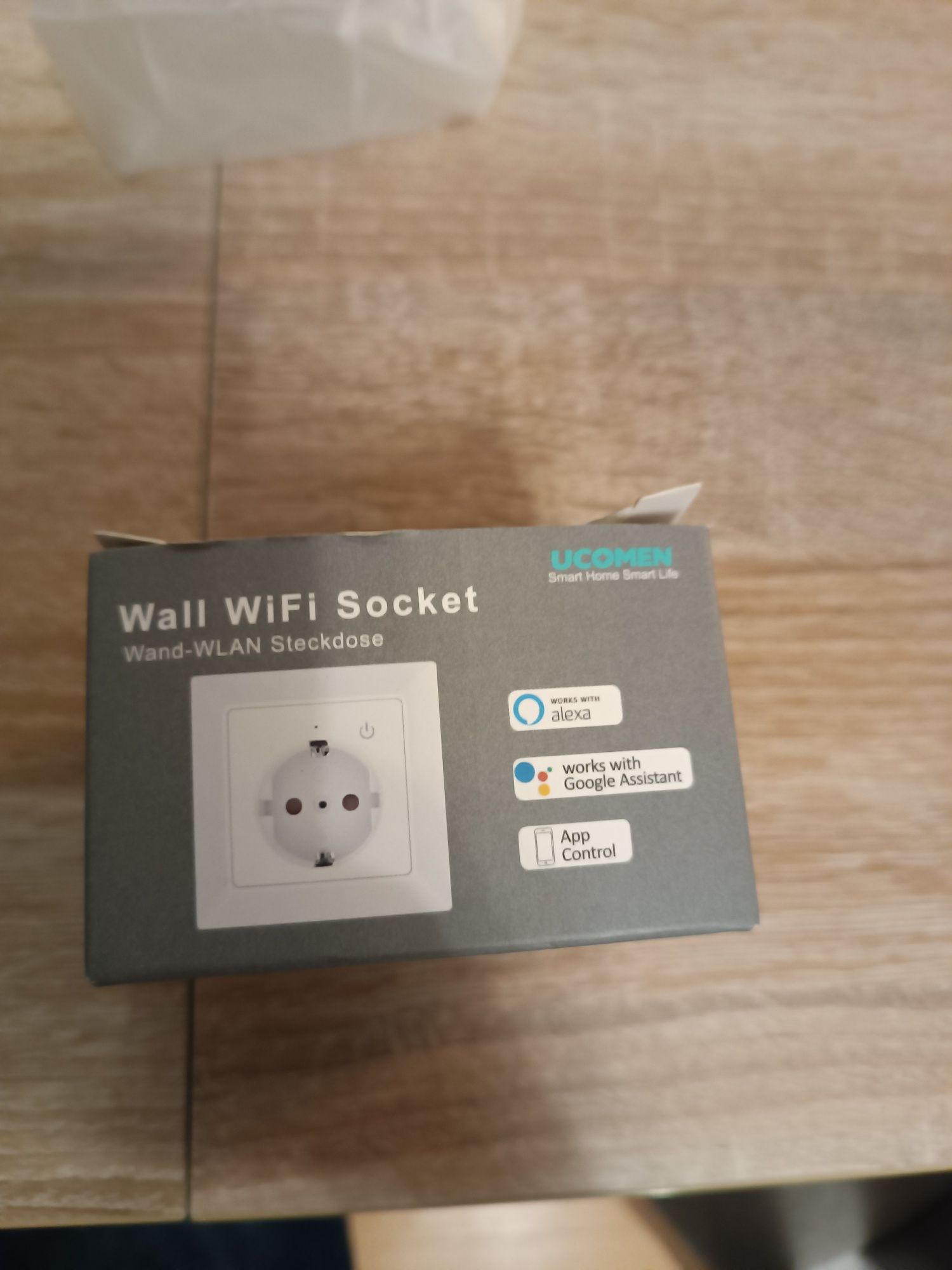 Gniazdo ścienne walk wifi